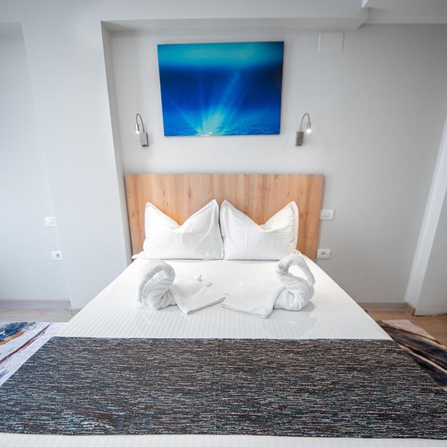 Polu-X Hotel Vama Veche Bagian luar foto