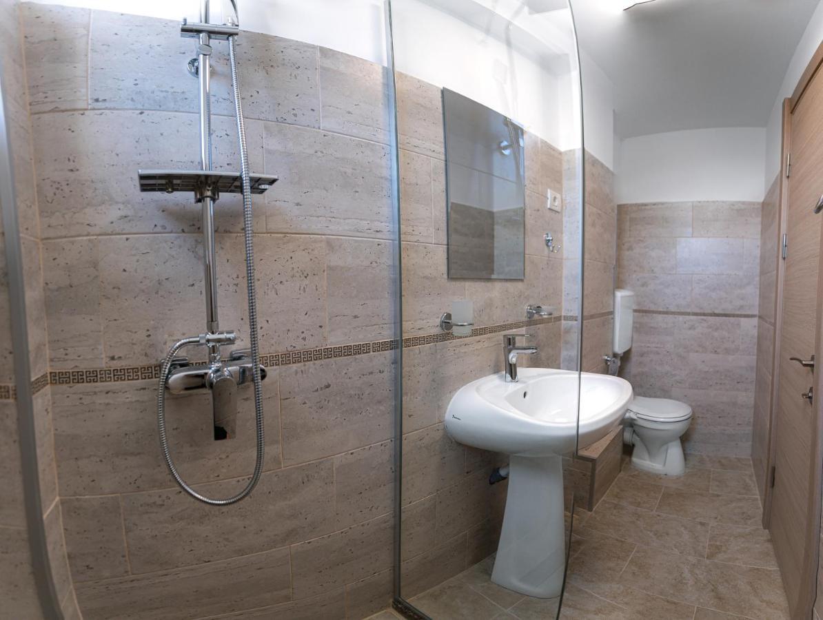 Polu-X Hotel Vama Veche Bagian luar foto