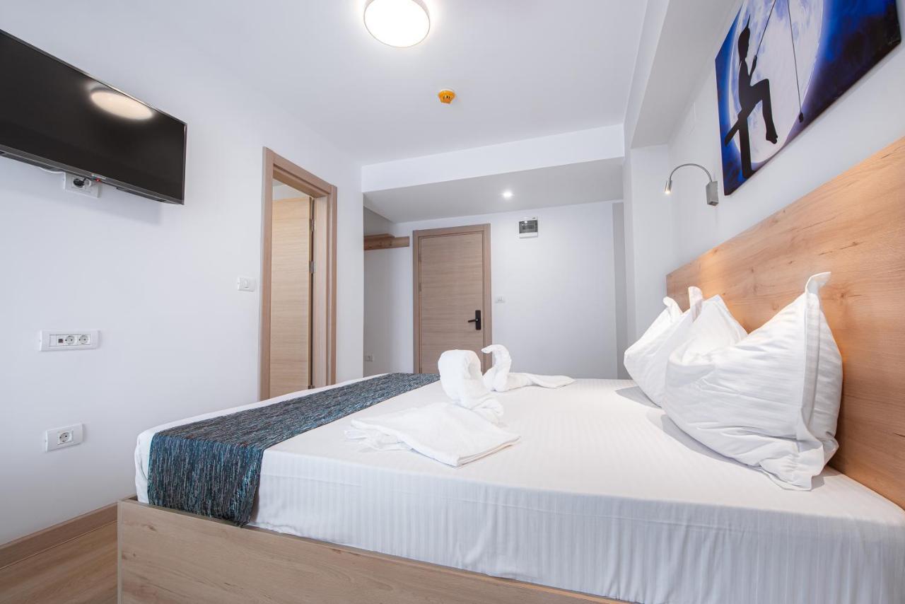 Polu-X Hotel Vama Veche Bagian luar foto