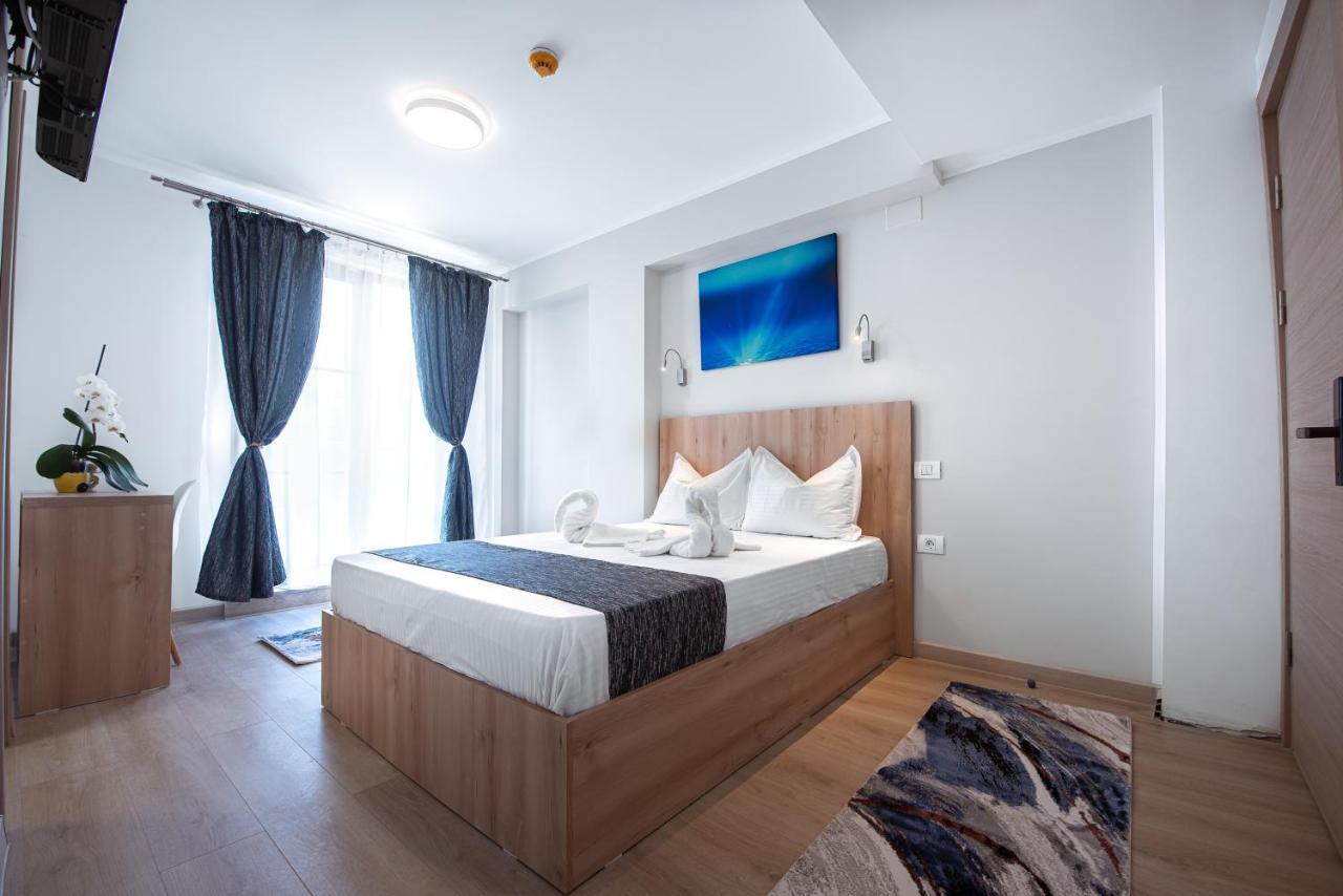 Polu-X Hotel Vama Veche Bagian luar foto