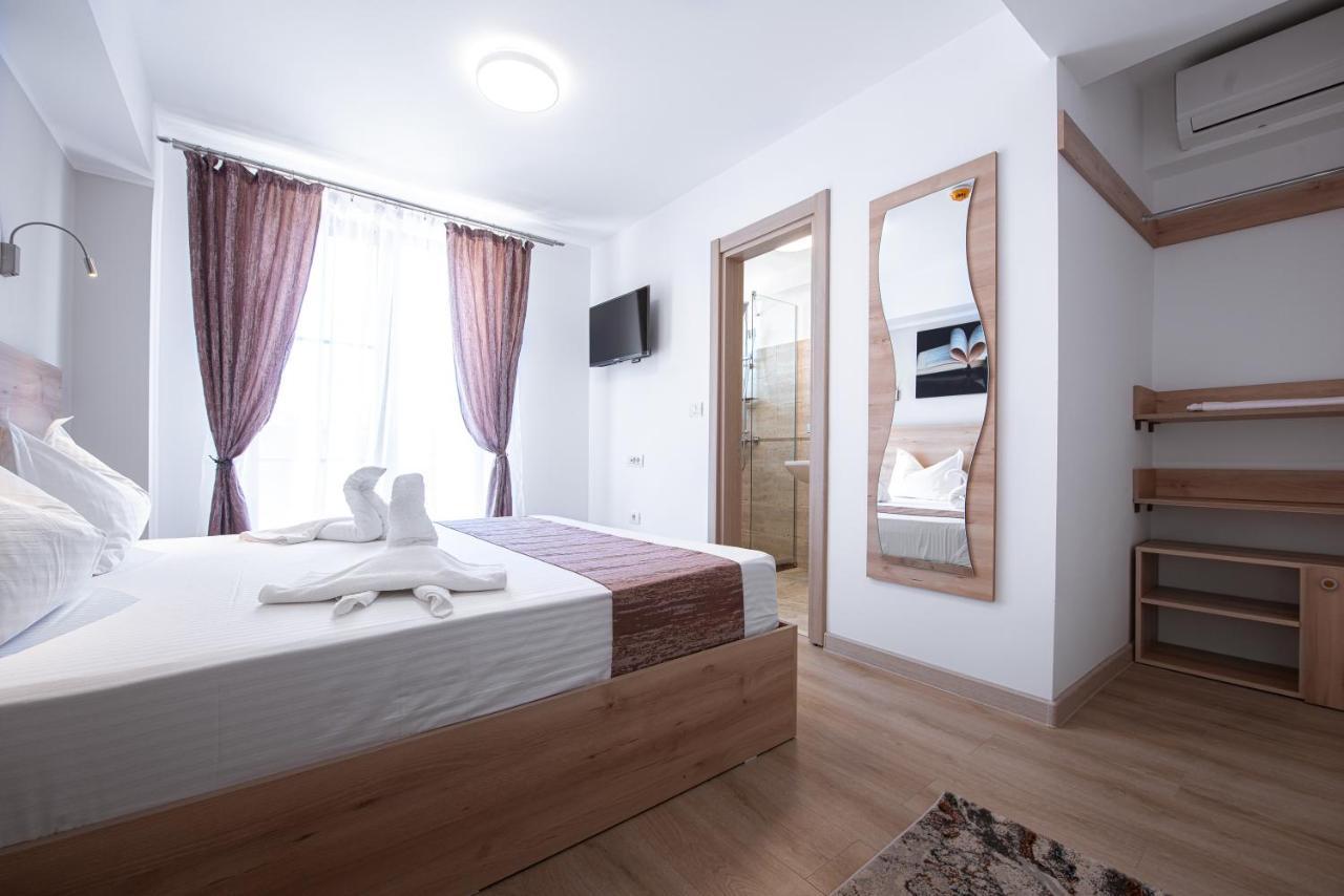 Polu-X Hotel Vama Veche Bagian luar foto