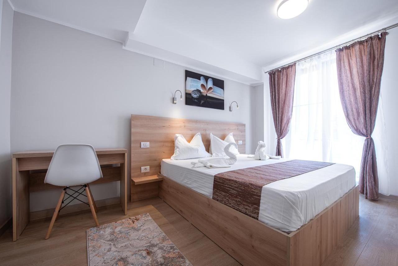 Polu-X Hotel Vama Veche Bagian luar foto