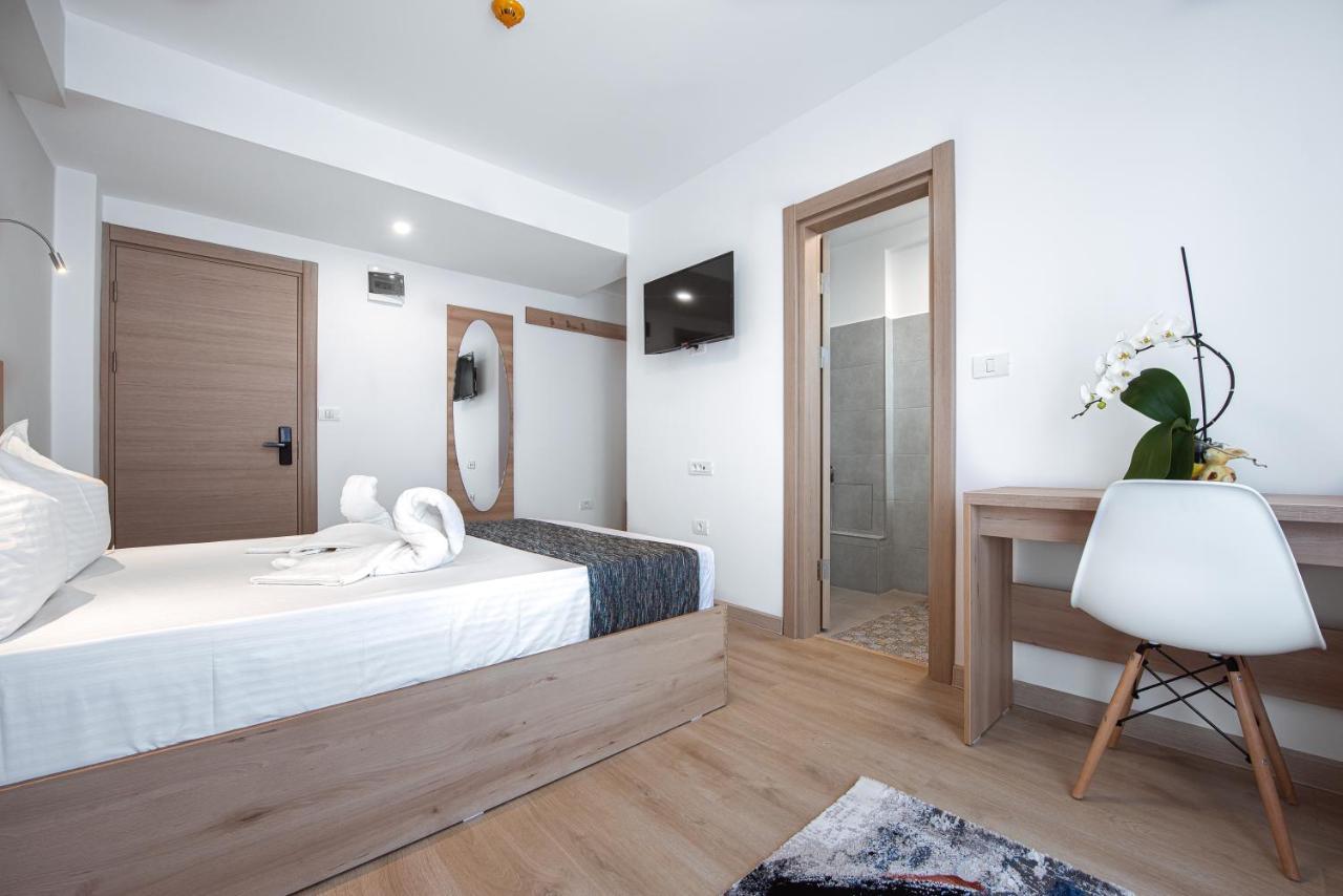 Polu-X Hotel Vama Veche Bagian luar foto
