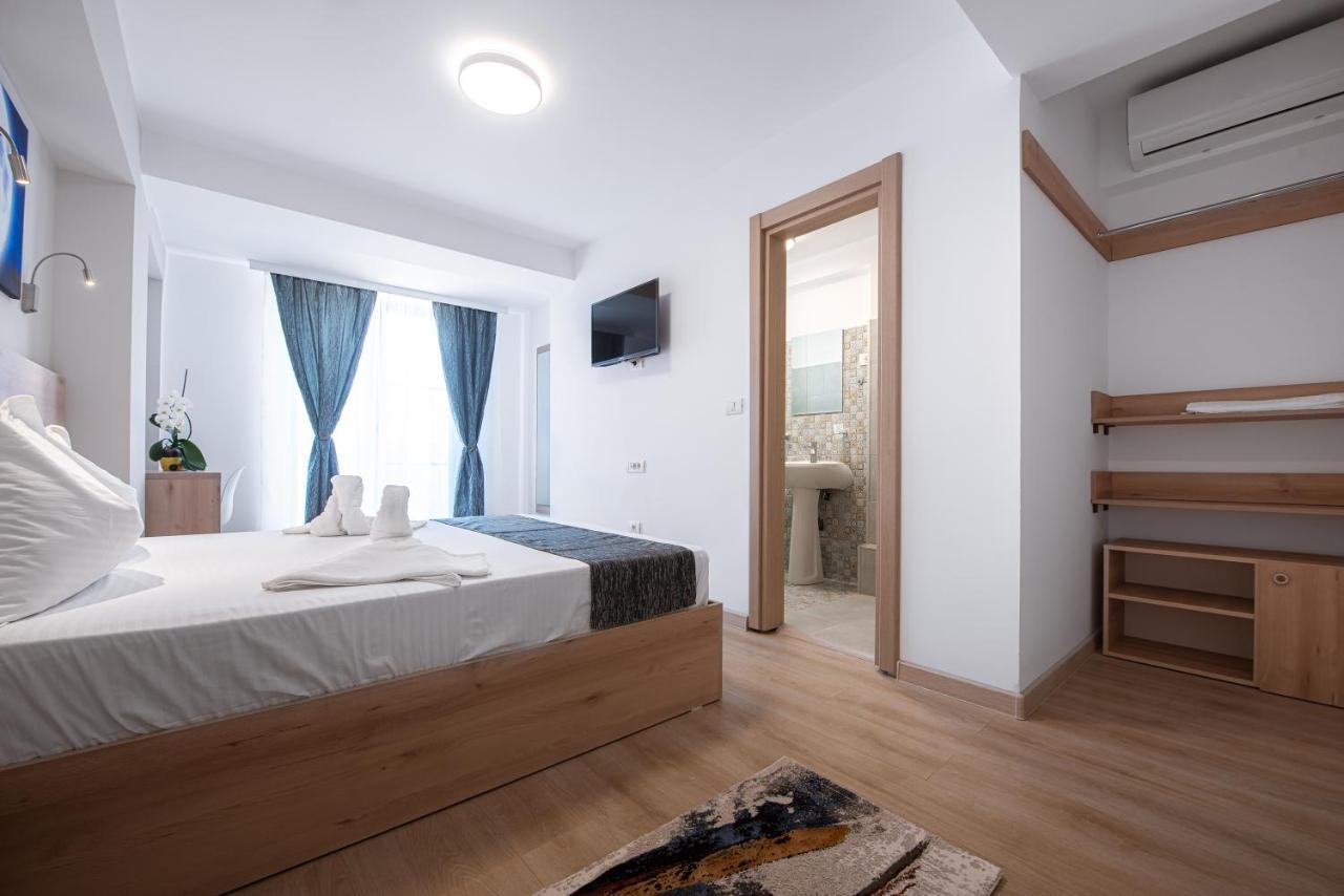 Polu-X Hotel Vama Veche Bagian luar foto