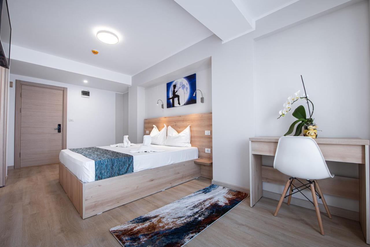 Polu-X Hotel Vama Veche Bagian luar foto