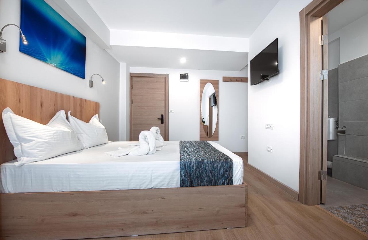 Polu-X Hotel Vama Veche Bagian luar foto