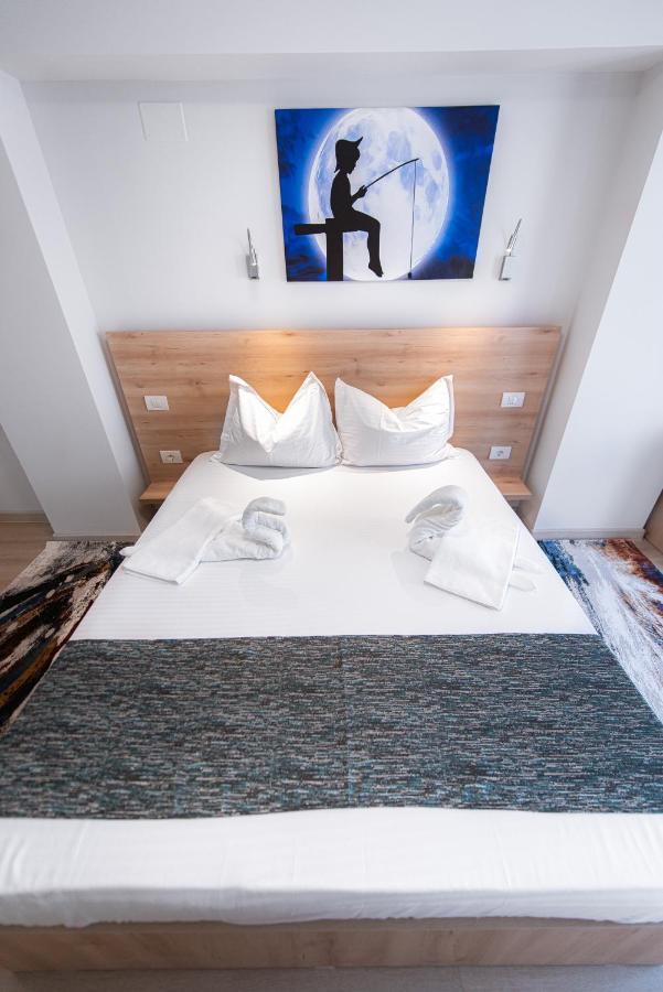 Polu-X Hotel Vama Veche Bagian luar foto