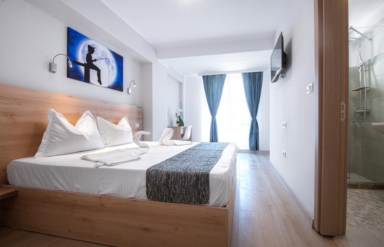 Polu-X Hotel Vama Veche Bagian luar foto